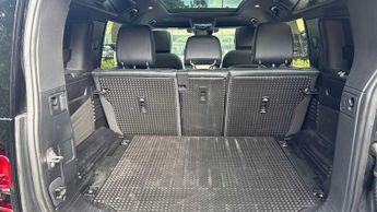 Land Rover Defender X-Dynamic SE