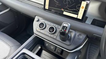 Land Rover Defender X-Dynamic SE