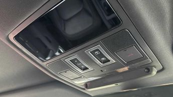 Land Rover Defender X-Dynamic SE