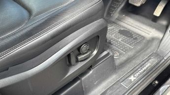 Land Rover Defender X-Dynamic SE