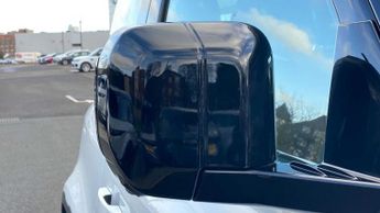Land Rover Defender SE