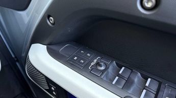 Land Rover Defender X-Dynamic HSE