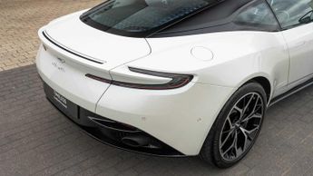 Aston Martin DB11 