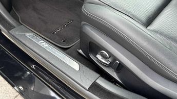Jaguar XE R-Dynamic Black