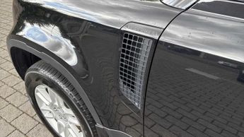 Land Rover Defender S