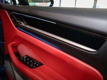 Porsche Macan Electric 