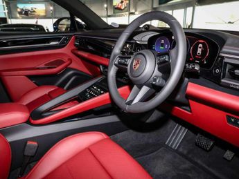 Porsche Macan Electric 