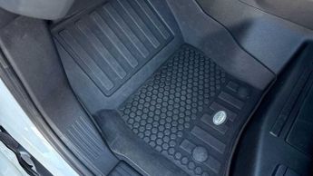 Land Rover Defender X-Dynamic SE