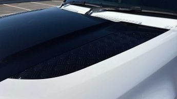 Land Rover Defender X-Dynamic SE
