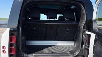 Land Rover Defender X-Dynamic SE