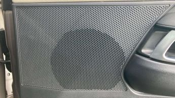 Land Rover Discovery R-Dynamic SE