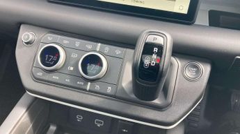 Land Rover Defender X-Dynamic SE