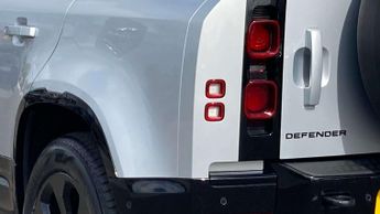 Land Rover Defender X-Dynamic SE