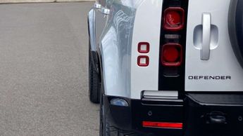 Land Rover Defender X-Dynamic SE