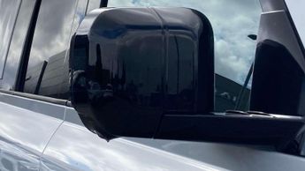 Land Rover Defender X-Dynamic SE