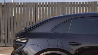 Porsche Macan Electric 