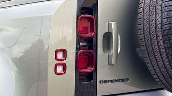 Land Rover Defender SE