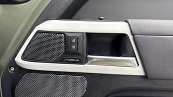 Land Rover Defender SE