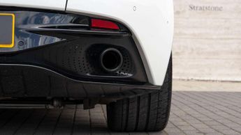 Aston Martin DB11 Volante
