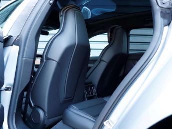 Porsche Taycan Cross Turismo 