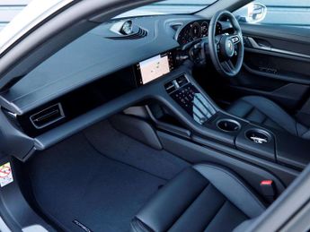Porsche Taycan Cross Turismo 