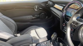 MINI Hatchback Cooper S Level 2