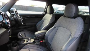 MINI Hatchback Cooper S Level 2