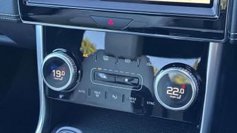 Jaguar XE R-Dynamic SE Black