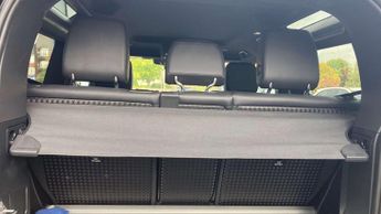 Land Rover Defender X-Dynamic SE