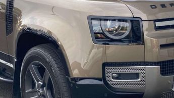 Land Rover Defender X-Dynamic SE