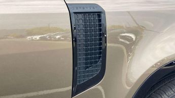 Land Rover Defender X-Dynamic SE