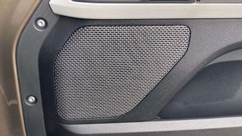Land Rover Defender X-Dynamic SE
