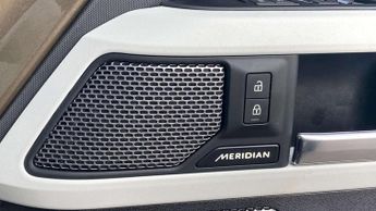 Land Rover Defender X-Dynamic SE