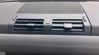 Land Rover Defender X-Dynamic SE