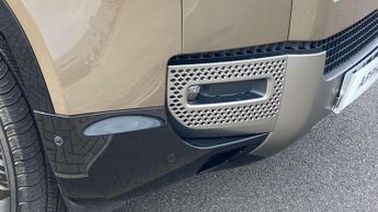 Land Rover Defender X-Dynamic SE