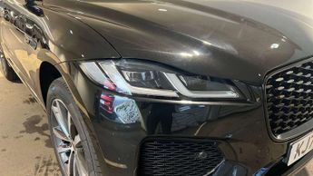 Jaguar F-PACE R-Dynamic SE Black