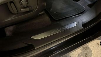 Jaguar F-PACE R-Dynamic SE Black