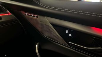 Jaguar F-PACE R-Dynamic SE Black