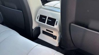 Land Rover Range Rover Velar SE
