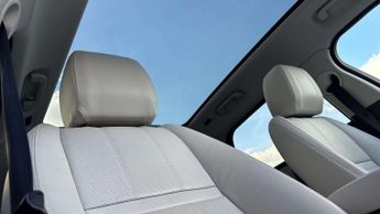 Land Rover Range Rover Velar SE