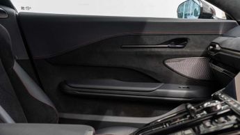 Aston Martin Vantage 