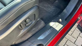 Jaguar F-PACE R-Dynamic SE Black