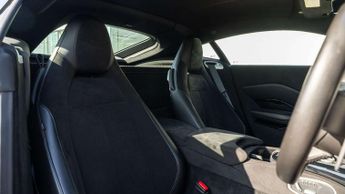 Aston Martin Vantage 