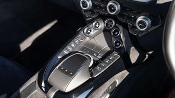 Aston Martin Vantage 