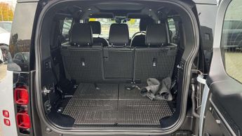 Land Rover Defender X-Dynamic SE