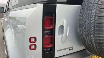 Land Rover Defender X-Dynamic SE