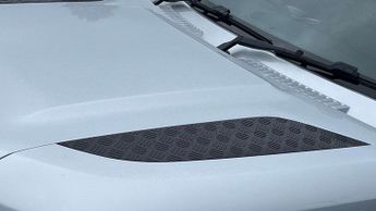 Land Rover Defender X-Dynamic SE