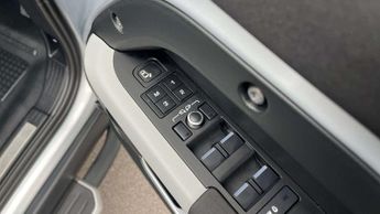 Land Rover Defender X-Dynamic SE