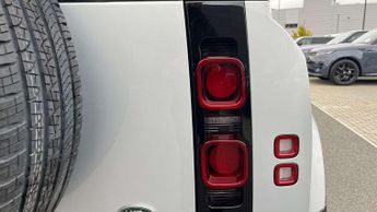 Land Rover Defender X-Dynamic SE