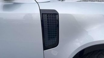 Land Rover Defender X-Dynamic SE